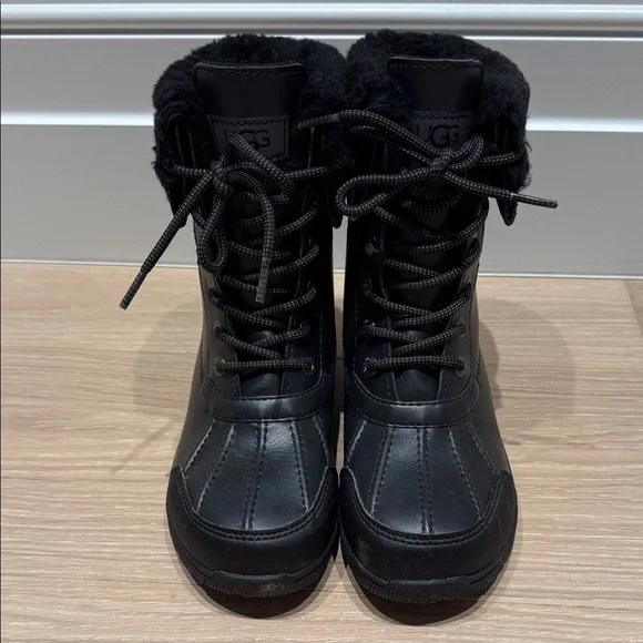 UGG kids boys girls Black Lace-Up Winter Boots Size EU 35